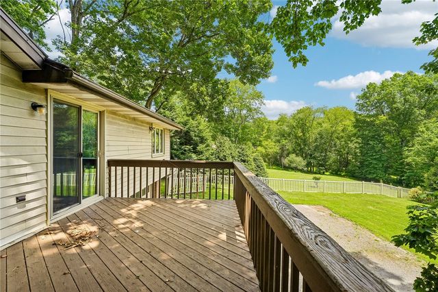 129 Green Forest Dr, Economy, PA 15005