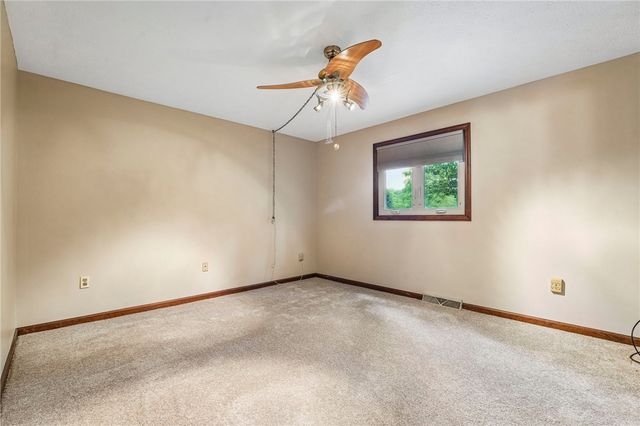 129 Green Forest Dr, Economy, PA 15005