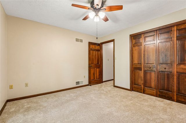 129 Green Forest Dr, Economy, PA 15005