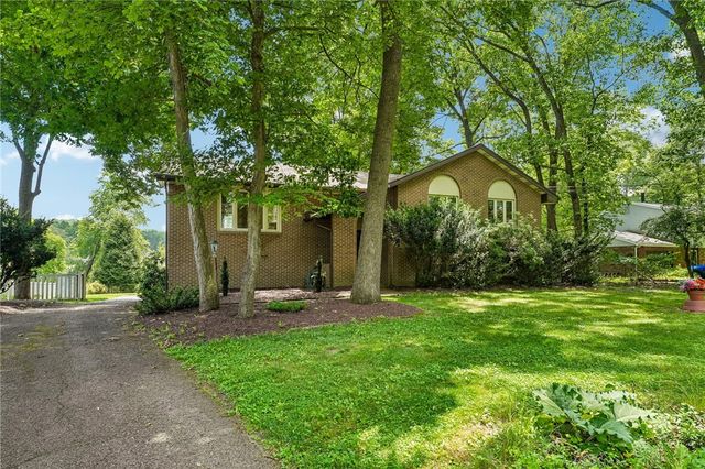 129 Green Forest Dr, Economy, PA 15005