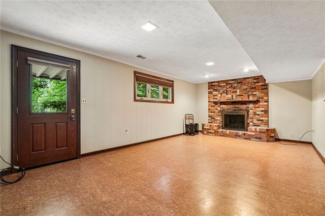 129 Green Forest Dr, Economy, PA 15005