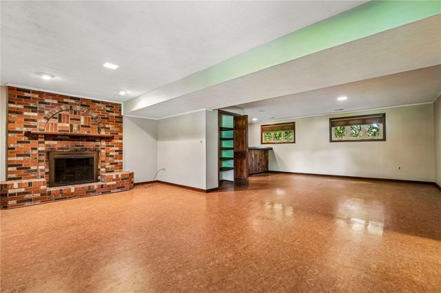 129 Green Forest Dr, Economy, PA 15005
