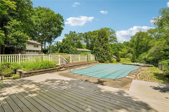 129 Green Forest Dr, Economy, PA 15005