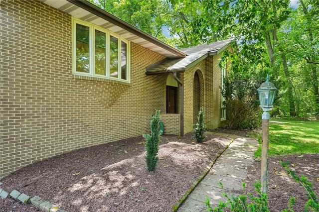 129 Green Forest Dr, Economy, PA 15005