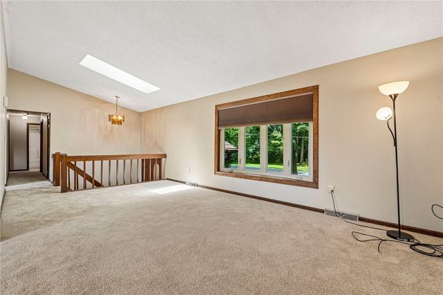 129 Green Forest Dr, Economy, PA 15005