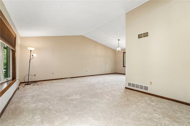 129 Green Forest Dr, Economy, PA 15005