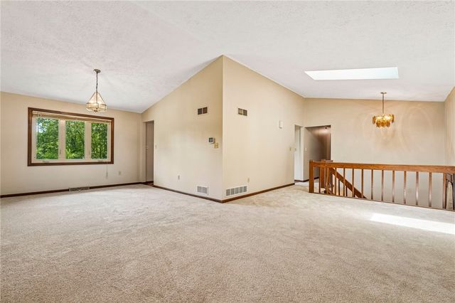 129 Green Forest Dr, Economy, PA 15005