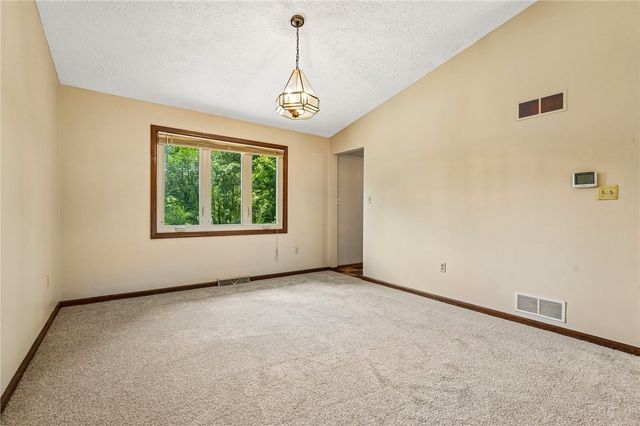 129 Green Forest Dr, Economy, PA 15005