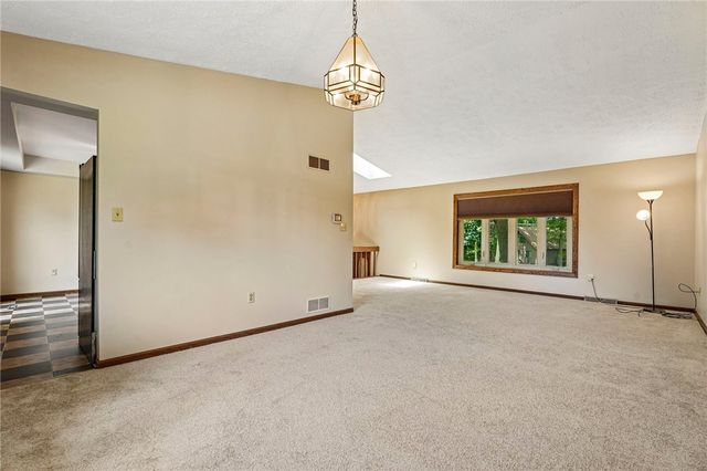 129 Green Forest Dr, Economy, PA 15005