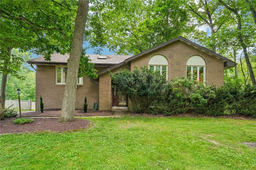 129 Green Forest Dr, Economy, PA 15005