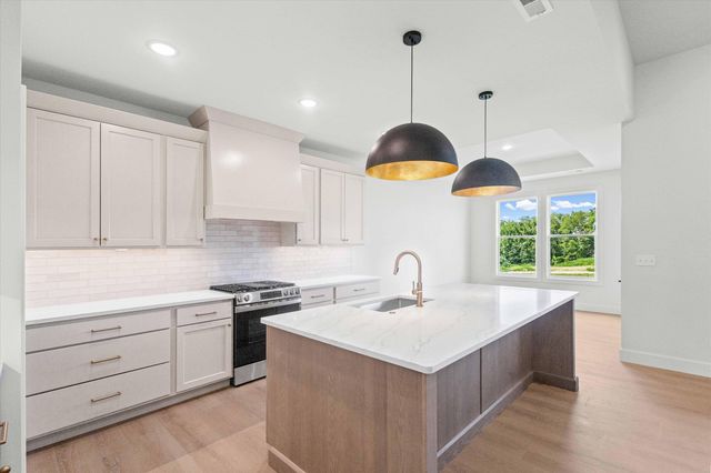 5360 ATHENA DR, Columbia, MO 65203