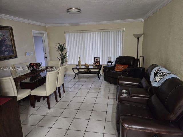 695 W 76th St, Hialeah, FL 33014