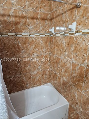 695 W 76th St, Hialeah, FL 33014