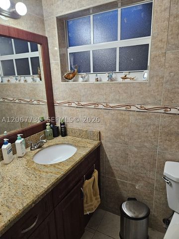 695 W 76th St, Hialeah, FL 33014