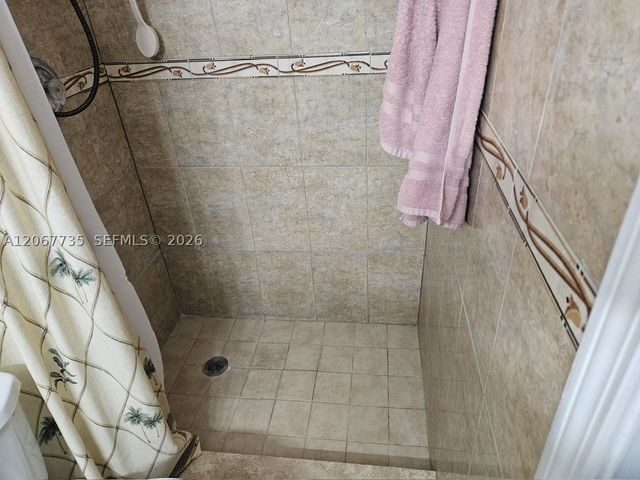 695 W 76th St, Hialeah, FL 33014