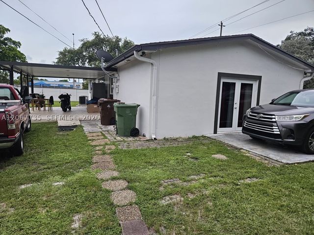 695 W 76th St, Hialeah, FL 33014