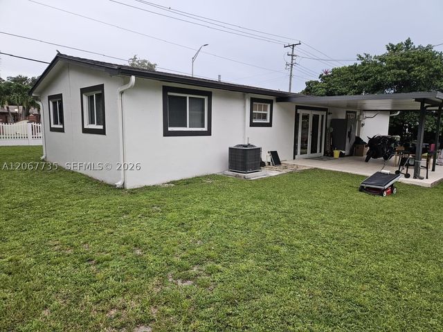 695 W 76th St, Hialeah, FL 33014