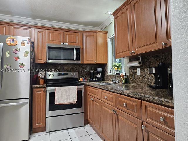 695 W 76th St, Hialeah, FL 33014