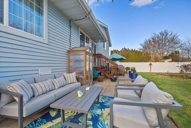 2015 S Early Dawn Dr, Veradale, WA 99037