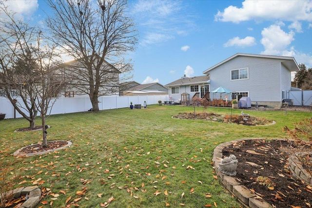 2015 S Early Dawn Dr, Veradale, WA 99037