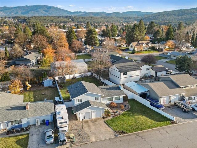 2015 S Early Dawn Dr, Veradale, WA 99037