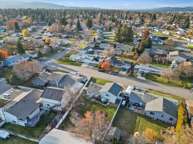 2015 S Early Dawn Dr, Veradale, WA 99037