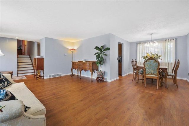 2015 S Early Dawn Dr, Veradale, WA 99037