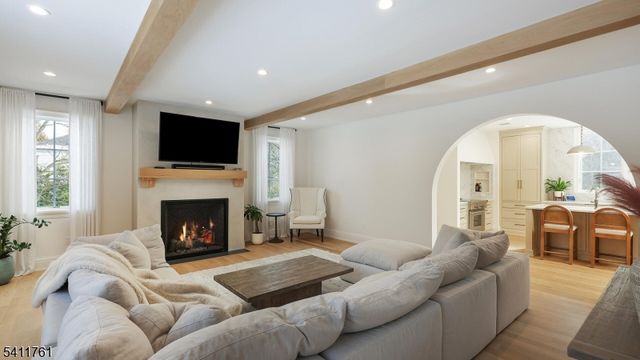 909 Wyandotte Trl, Westfield Town, NJ 07090