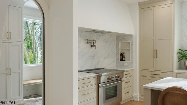 909 Wyandotte Trl, Westfield Town, NJ 07090