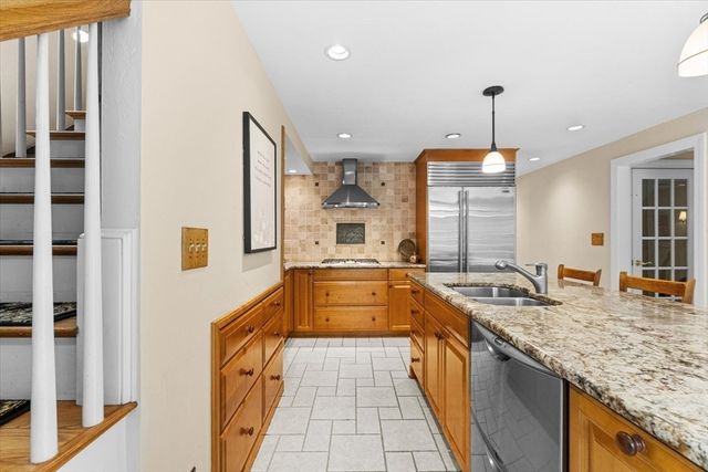 8 Partridge Hill Rd, Southborough, MA 01772