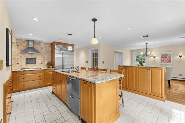 8 Partridge Hill Rd, Southborough, MA 01772