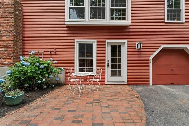 8 Partridge Hill Rd, Southborough, MA 01772