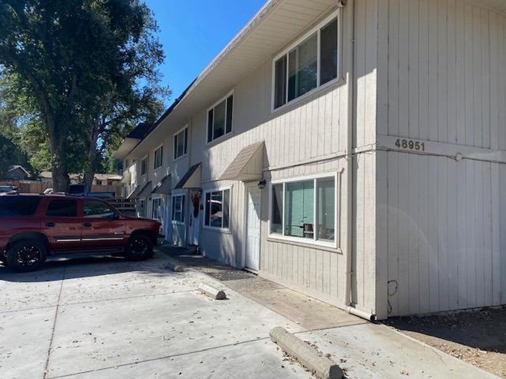 48951 River Park Road, Oakhurst, CA 93644