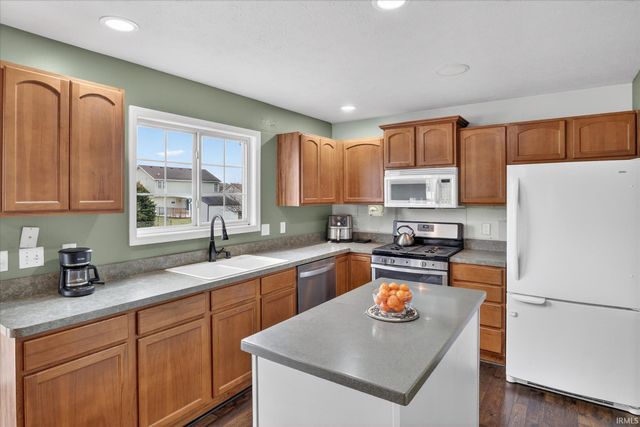 516 Loveland Pass Court, Osceola, IN 46561