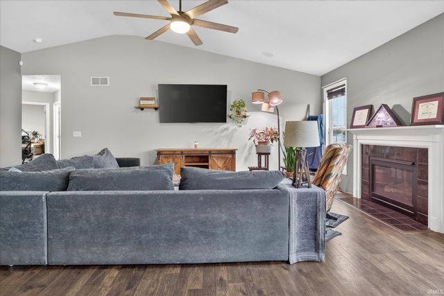 516 Loveland Pass Court, Osceola, IN 46561