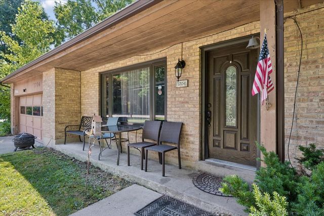 1704 Park Avenue W, Highland Park, IL 60035