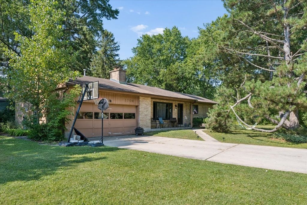 1704 Park Avenue W, Highland Park, IL 60035