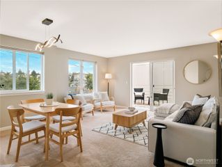 5624 Roosevelt Way NE #302, Seattle, WA 98105