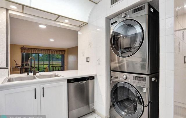 143 S Laurel Drive 604, Margate, FL 33063