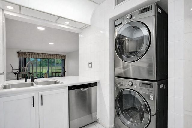 143 S Laurel Drive 604, Margate, FL 33063