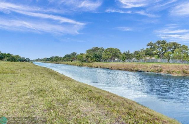 143 S Laurel Drive 604, Margate, FL 33063