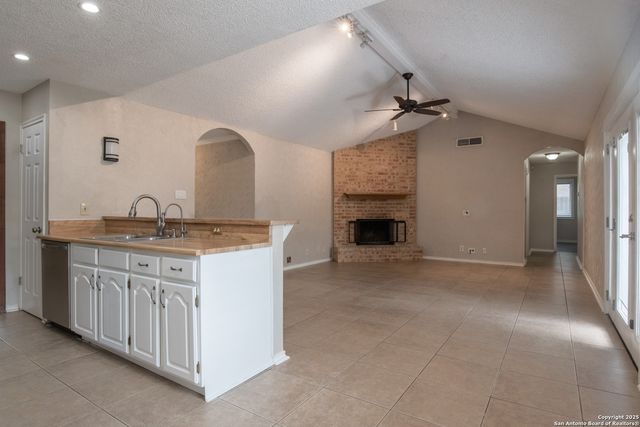 7122 Ranch Hill Dr, San Antonio, TX 78250
