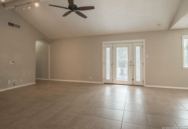 7122 Ranch Hill Dr, San Antonio, TX 78250