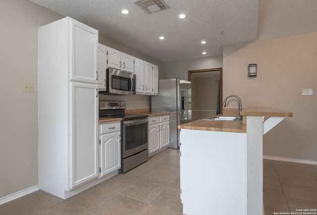 7122 Ranch Hill Dr, San Antonio, TX 78250