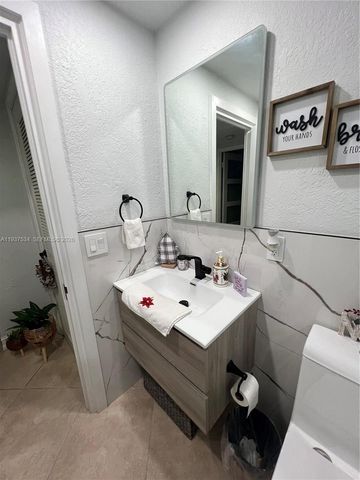 1461 E 9th Ct, Hialeah, FL 33010