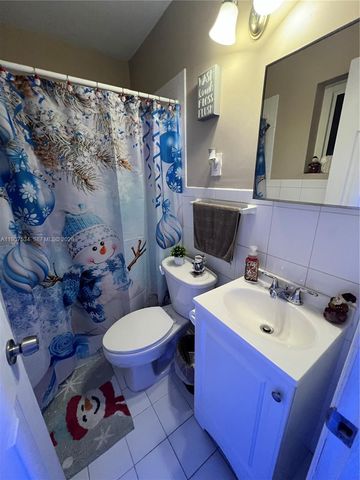 1461 E 9th Ct, Hialeah, FL 33010