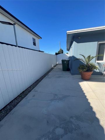 1461 E 9th Ct, Hialeah, FL 33010