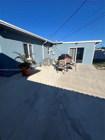 1461 E 9th Ct, Hialeah, FL 33010