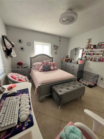 1461 E 9th Ct, Hialeah, FL 33010