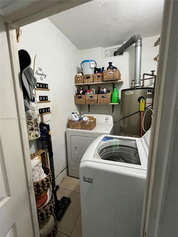 1461 E 9th Ct, Hialeah, FL 33010